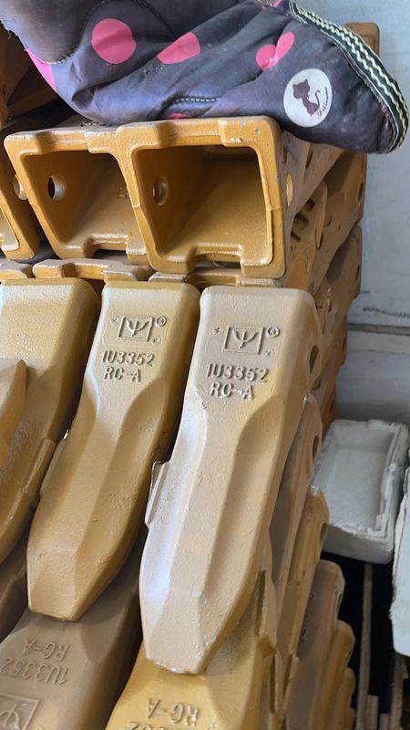الصلب اللاصق حفرة دبابة أسنان صياغة صب IU3352 أسنان الصخور للقط E320