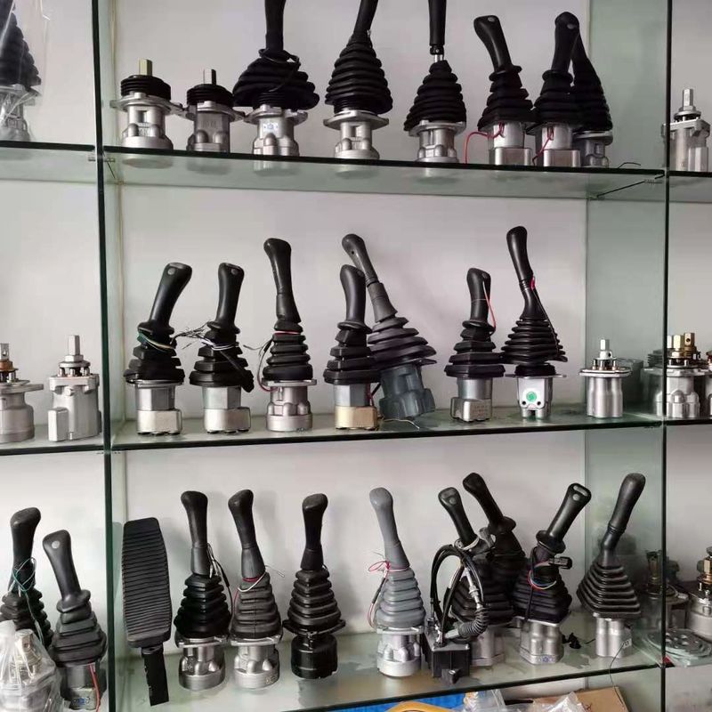 عقدة المكعب العالمية المكعب المتحكم المقبض اليدي عقدة مشغل عصا التجميع المستخدمة لPC120 PC200 SK200 EX200 المكعب
