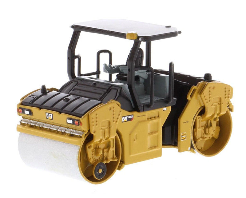من 1 إلى 64 مقياسًا للطائرات المصنوعة من الغبار Caterpillar CB-13 Vibratory Roller Open Cab Model 85630