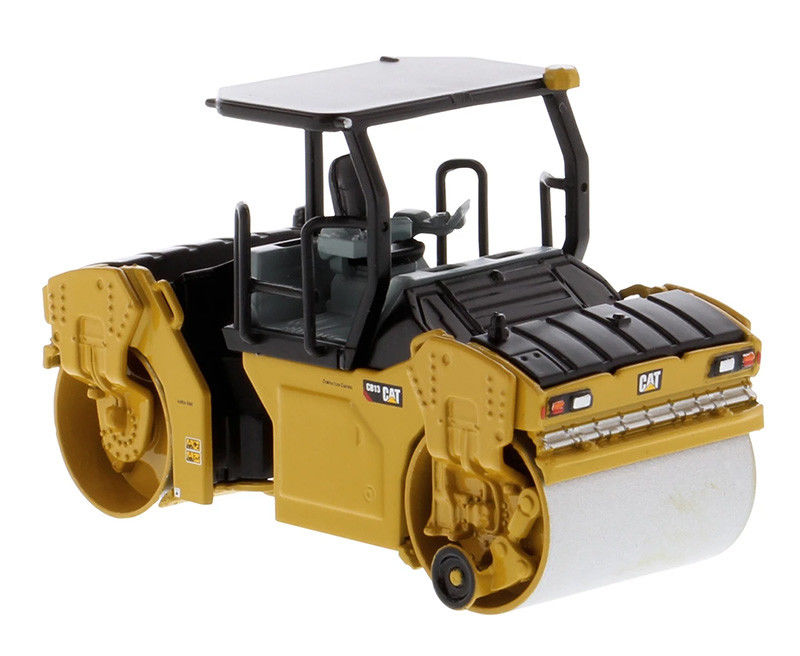من 1 إلى 64 مقياسًا للطائرات المصنوعة من الغبار Caterpillar CB-13 Vibratory Roller Open Cab Model 85630