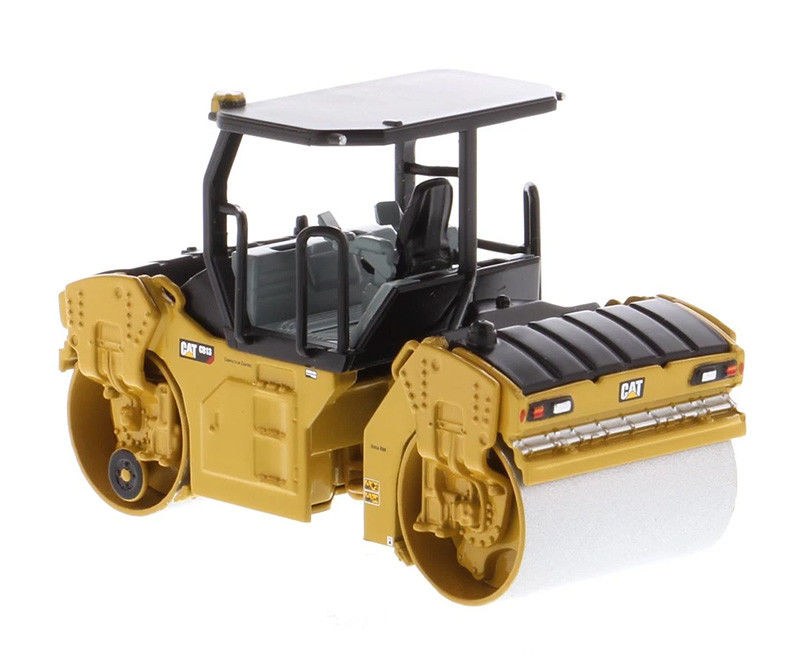 من 1 إلى 64 مقياسًا للطائرات المصنوعة من الغبار Caterpillar CB-13 Vibratory Roller Open Cab Model 85630