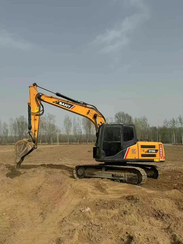 المستخدم SANY SY135 13.5 طن الحفرة للبناء التعدين التطبيقات تحريك الأرض