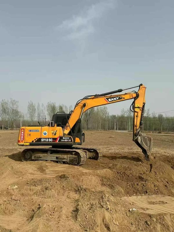المستخدم SANY SY135 13.5 طن الحفرة للبناء التعدين التطبيقات تحريك الأرض
