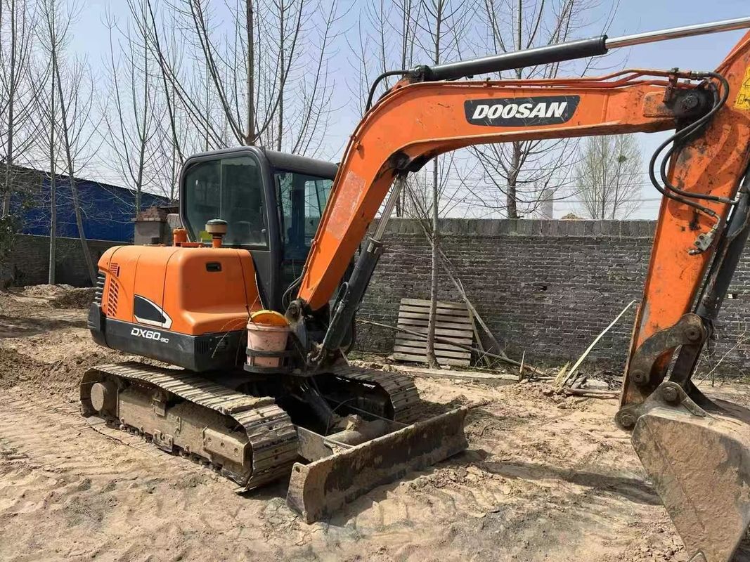 صيانة جيدة مستعملة 2020 دوسان DX60-9C حفر 6 طن لعمل المرافق المناظر الطبيعية