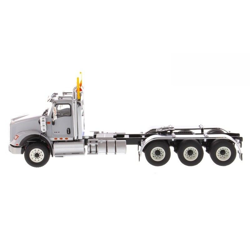DM International HX620 ثلاثي المحور الشاحنة الأمريكية المسطحة النموذج 1/50 مقياس الصب الصب 71011