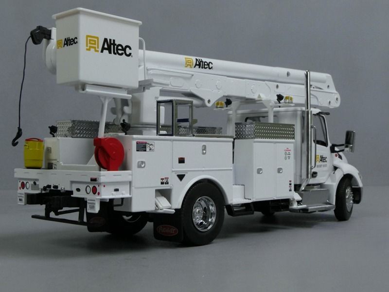 1/32 بيتربيلت 536 مع منصة عمل جوية ألتيك AA55 موديل DM 71105