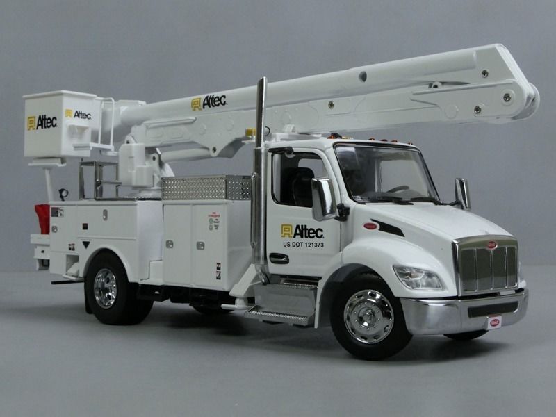 1/32 بيتربيلت 536 مع منصة عمل جوية ألتيك AA55 موديل DM 71105