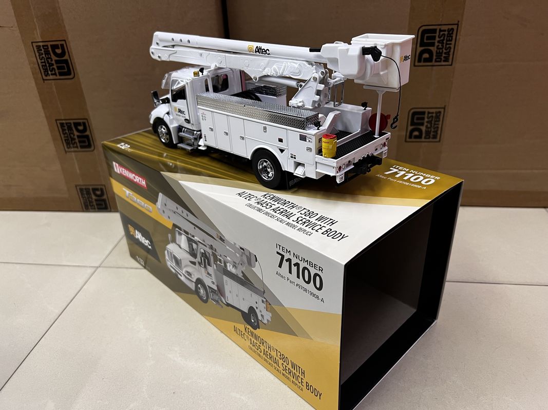 DM 1/32 Kenworth T380 منصة عمل جوية شاحنة سبيكة مركبة بناء نموذج 71100