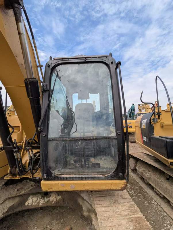حفارة هيدروليكية Cat 312D مستعملة، مزودة بمحرك Cat C4.2 ACERT، وزن التشغيل 13,000 كجم، وأقصى عمق حفر 6.44 متر