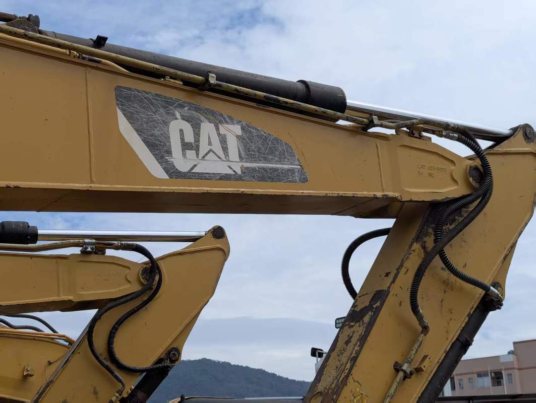 حفارة هيدروليكية Cat 312D مستعملة، مزودة بمحرك Cat C4.2 ACERT، وزن التشغيل 13,000 كجم، وأقصى عمق حفر 6.44 متر
