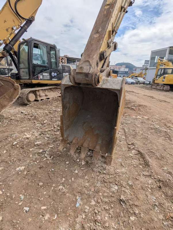 حفارة هيدروليكية Cat 312D مستعملة، مزودة بمحرك Cat C4.2 ACERT، وزن التشغيل 13,000 كجم، وأقصى عمق حفر 6.44 متر