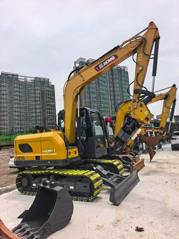 98 ٪ الحفارة الجديدة XCMG XE75G مع علبة المطاط حذاء مسار مع الدرع الهيدروليكي